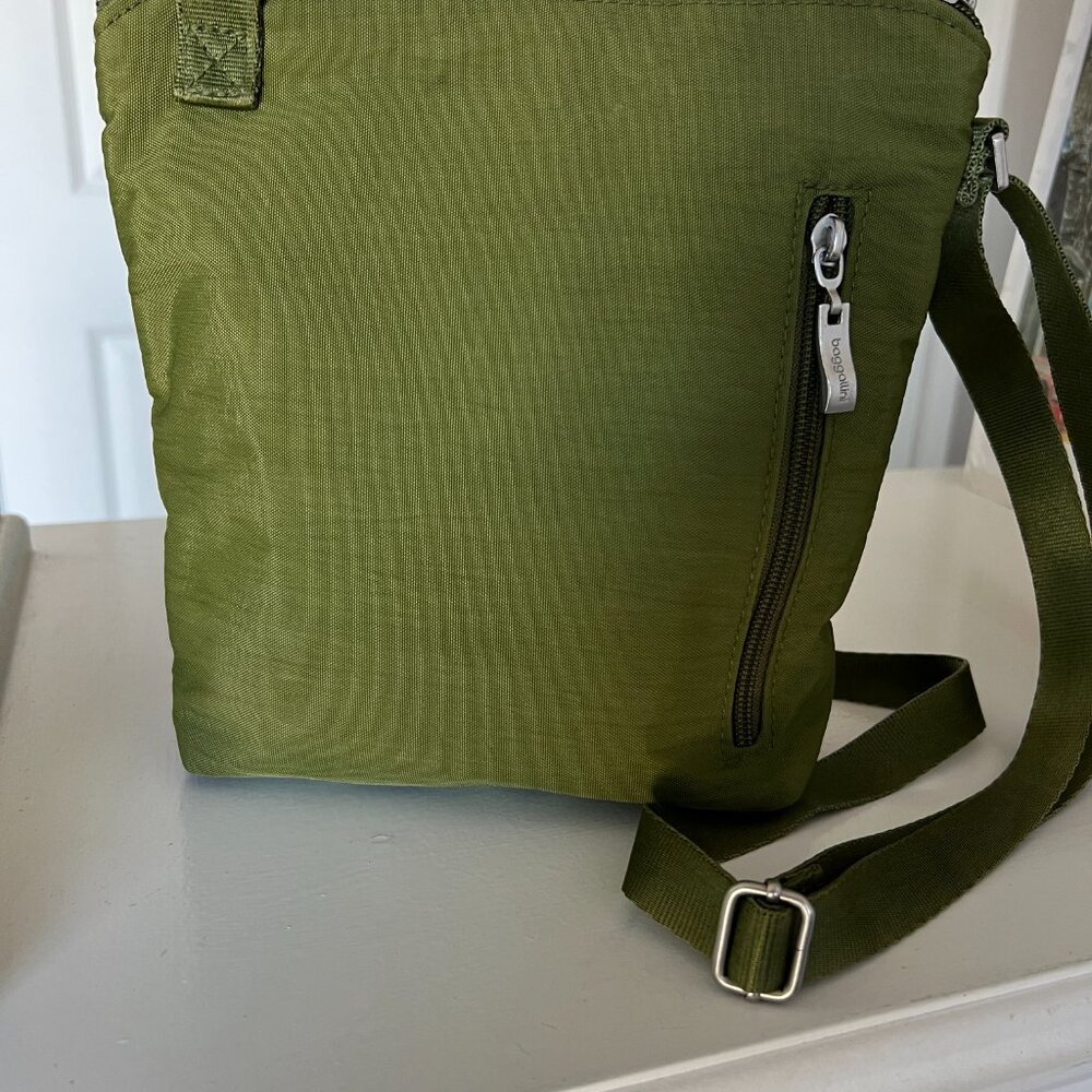 BAGGALLINI - Modern Pocket Crossbody - Green with Pink Interior  - VGUC - Picture 5 of 16